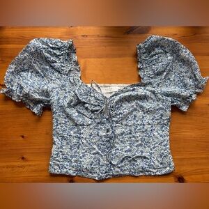 Astr the Label Blue and White Floral Puff-Sleeve Top